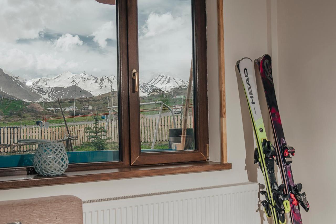Ski House Bluebird Gudauri Bagian luar foto